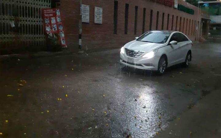 ঈদের সকালে রাজধানীসহ দেশের বিভিন্ন জায়গায় বৃষ্টি